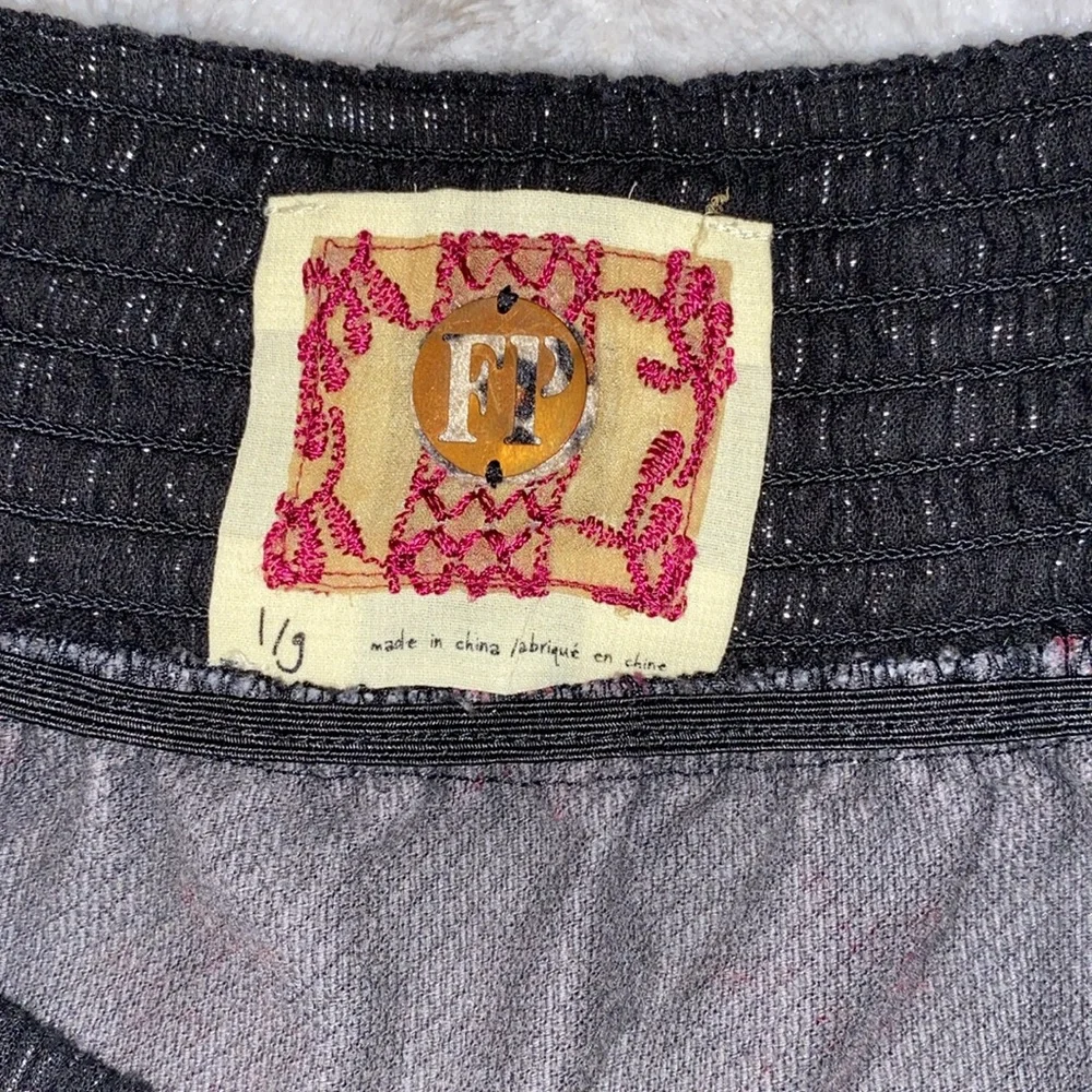 Free People Vintage floral embroidered mini skirt excellent like new size Large